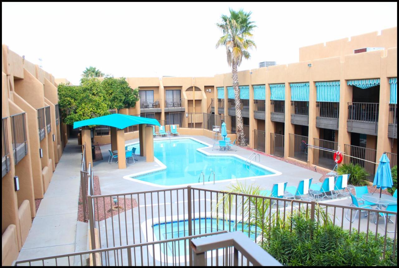Ramada By Wyndham Tucson Airport Hotel Drexel Heights Exterior foto