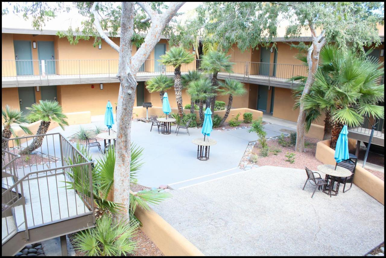 Ramada By Wyndham Tucson Airport Hotel Drexel Heights Exterior foto