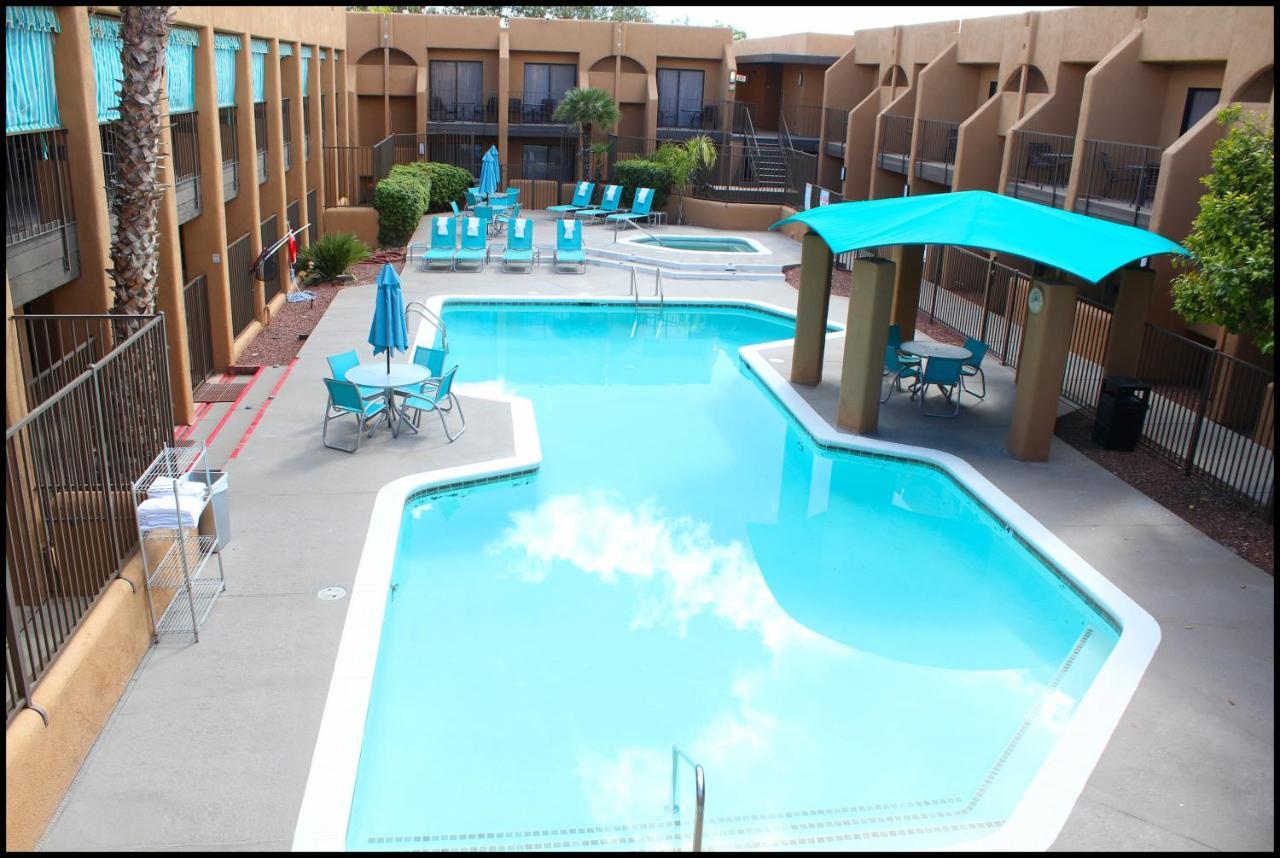 Ramada By Wyndham Tucson Airport Hotel Drexel Heights Exterior foto