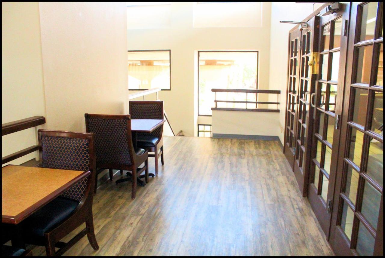 Ramada By Wyndham Tucson Airport Hotel Drexel Heights Exterior foto