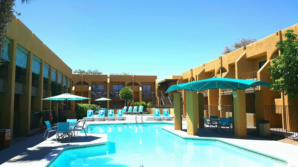 Ramada By Wyndham Tucson Airport Hotel Drexel Heights Exterior foto