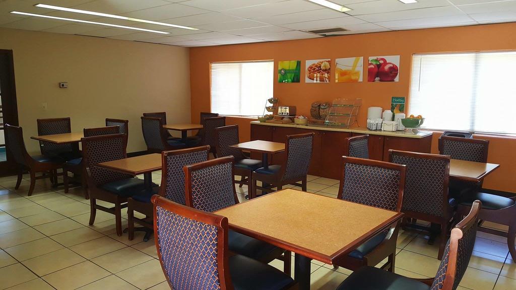 Ramada By Wyndham Tucson Airport Hotel Drexel Heights Exterior foto