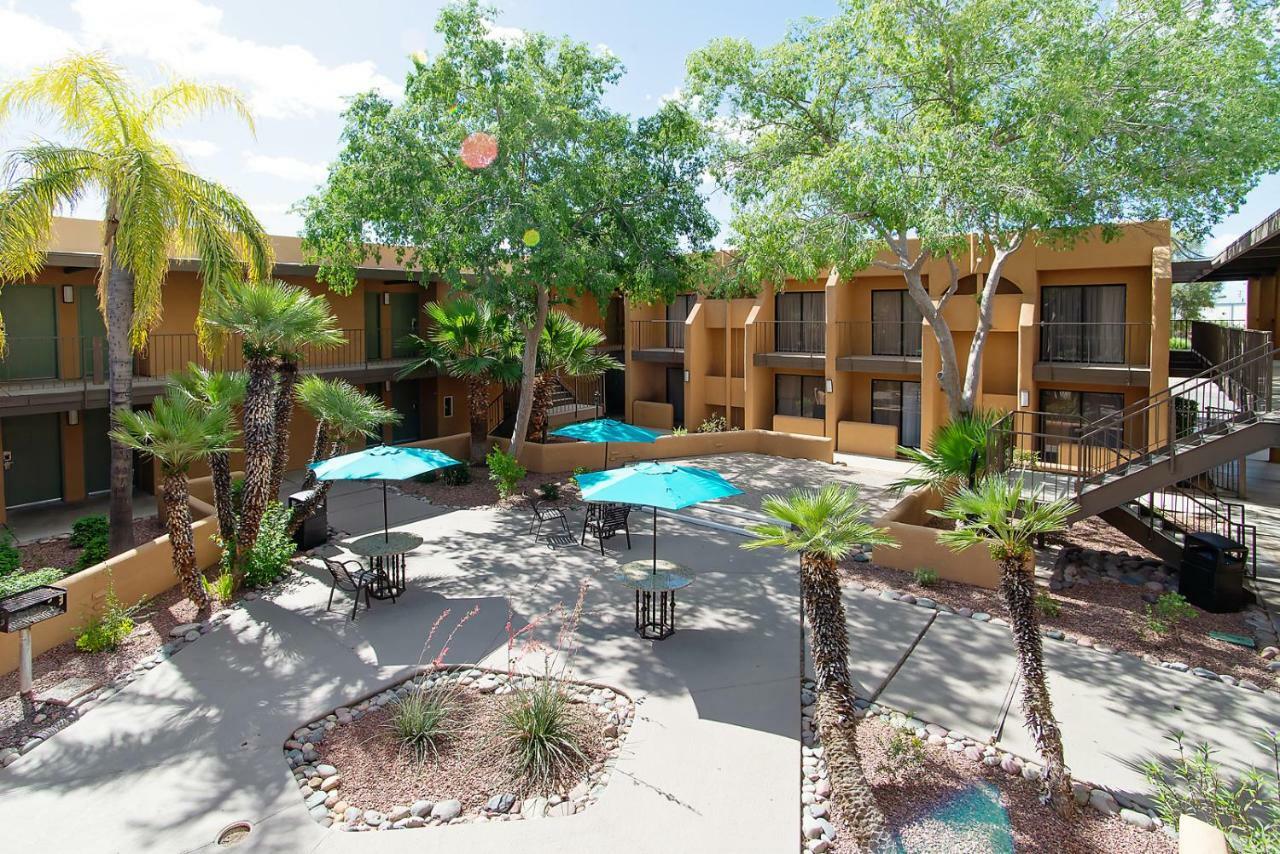 Ramada By Wyndham Tucson Airport Hotel Drexel Heights Exterior foto